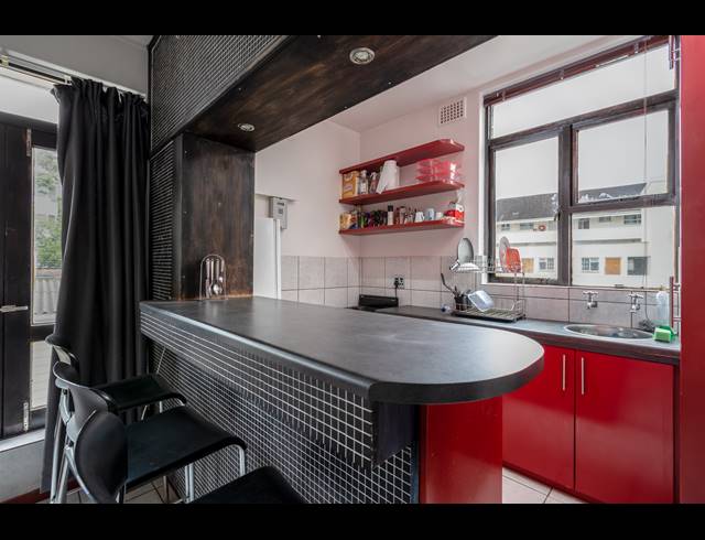 0.5 BEDROOM APARTMENT TO LET IN RONDEBOSCH